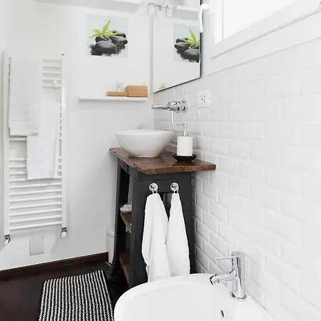 Amobo Bed & Breakfast 2*